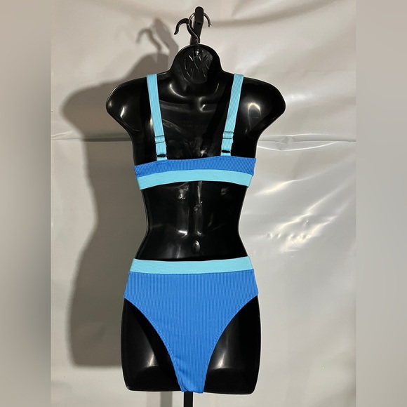 Women’s 2 Piece Bikini Swimsuit Size XSmall - Picture 2 of 2